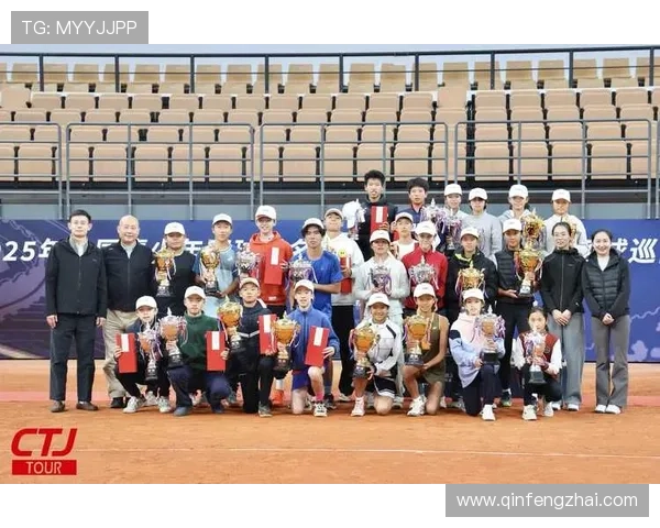 2025年网球年终总决赛揭幕 赛季顶级球员争夺最高荣誉