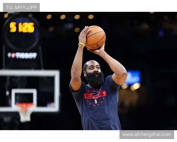NBA最新动态：詹姆斯伤情更新哈登或加盟快船掀起季前震动
